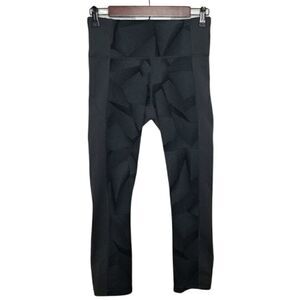 Under Armour Gray Pattern Cropped Athletic Back Waistband Pocket Leggings